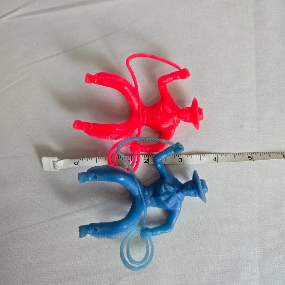 Set of 2 Vintage Plastic Cowboy Toy Figures, Red/Blue, 3.5